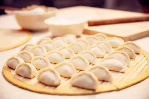 冬至吃饺子的寓意和象征